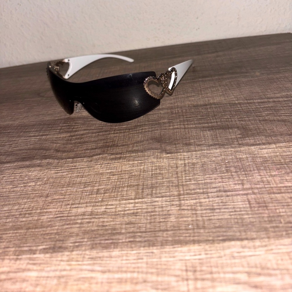 Y2K Black Shield Sunglasses with Rhinestone Heart Accents